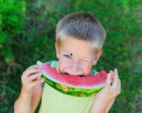 吃瓜被吓哭,吃瓜群众被吓哭的瞬间